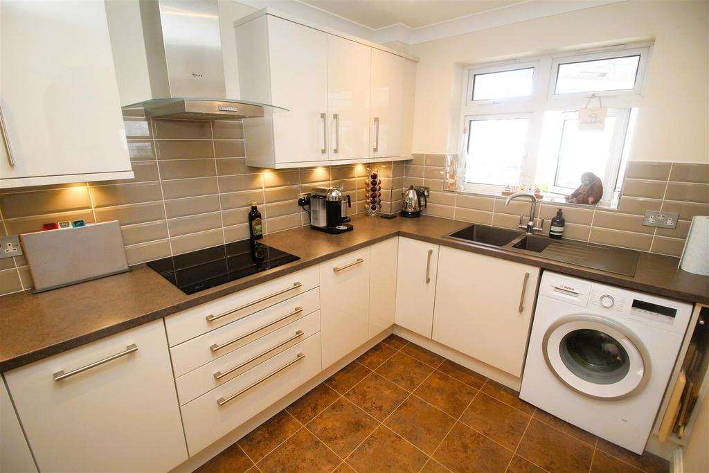 Kitchen 3.JPG