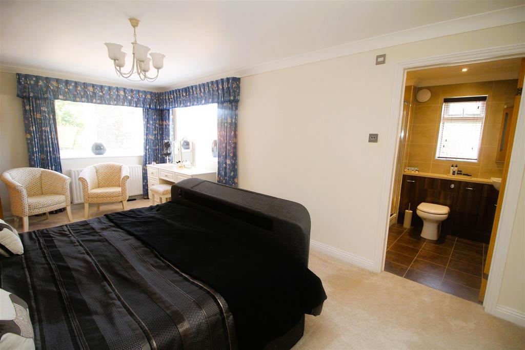 Bed one ensuite entrance .JPG