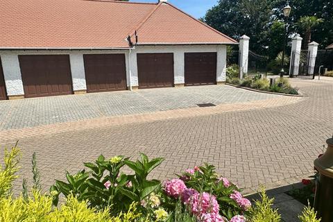 undefined, Lake Avenue, Poole
