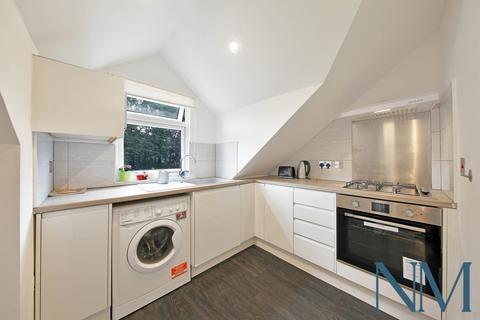 2 bedroom flat for sale, The Avenue, Coulsdon CR5