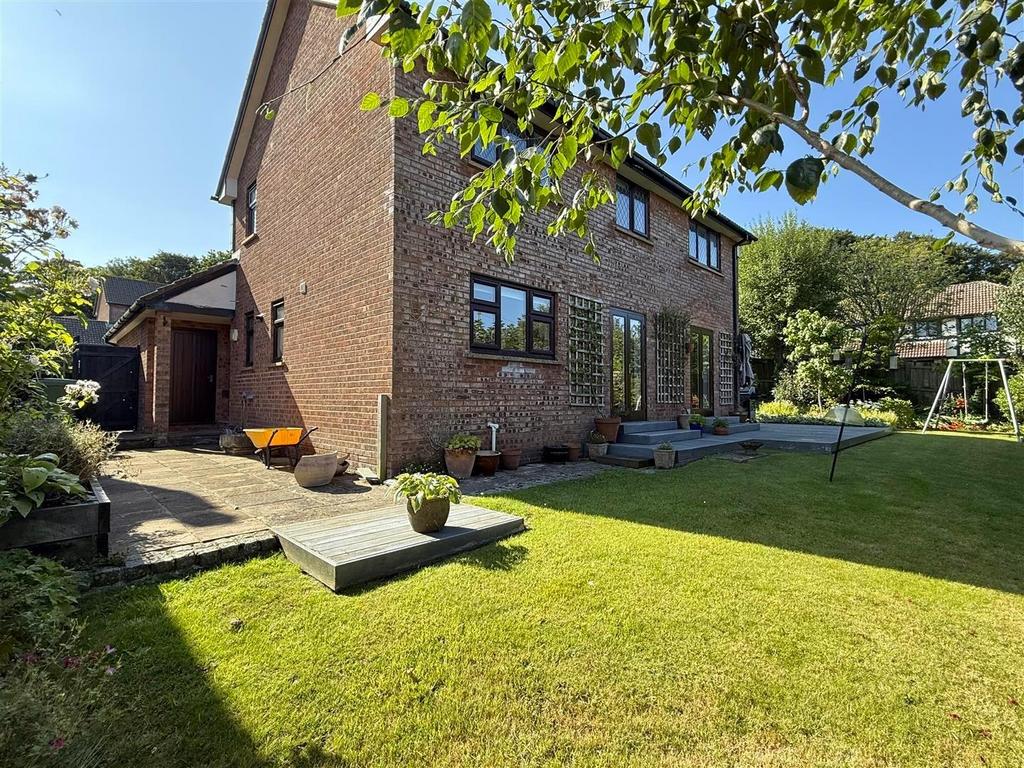 Tudor close 2.jpg