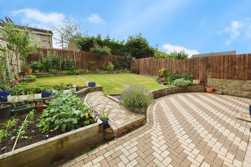 Pbox-garden-312205.JPG
