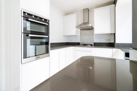 2 bedroom terraced house to rent, Cranfield Close, Greater Manchester M40