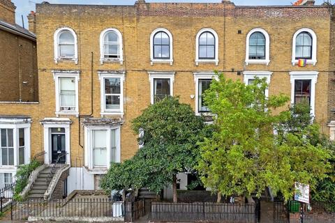 Bow Road, Bow