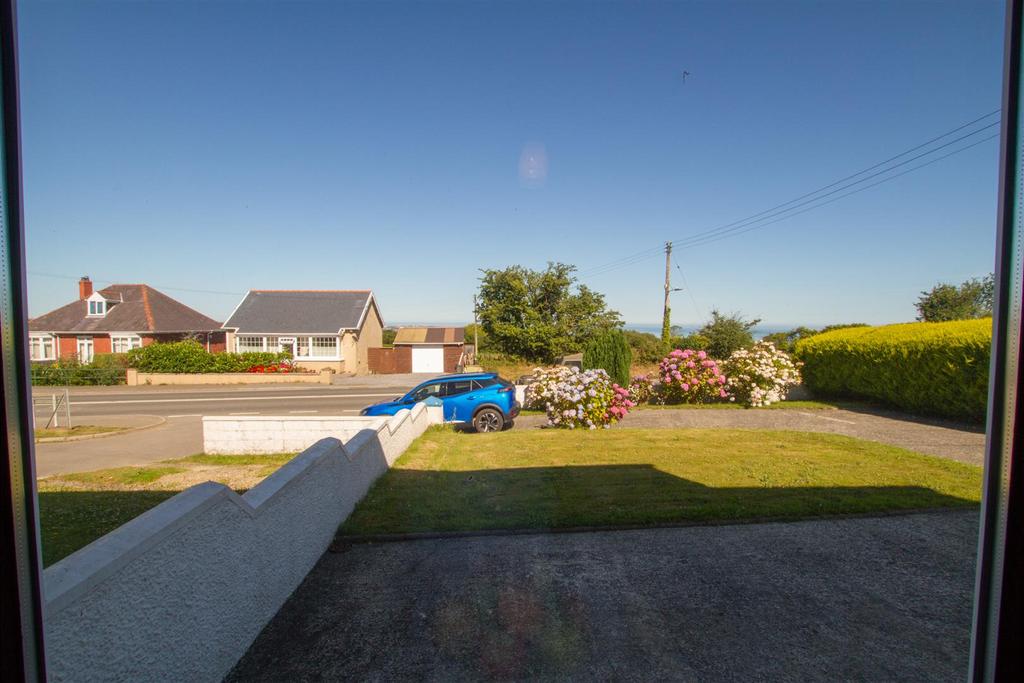 Sea views from sitting room.jpg