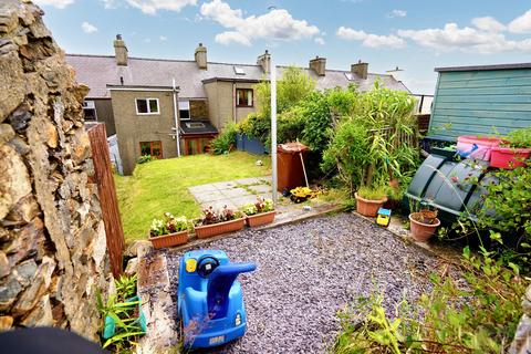 undefined, Moriah Terrace, Llithfaen