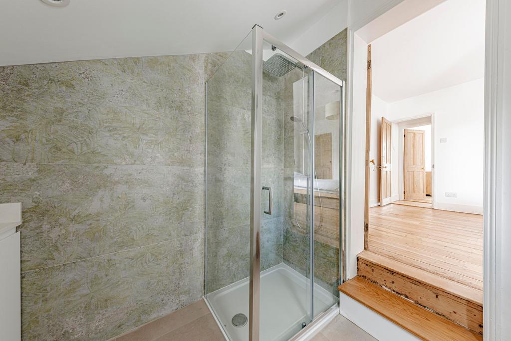 Ensuite Shower W.C (2)