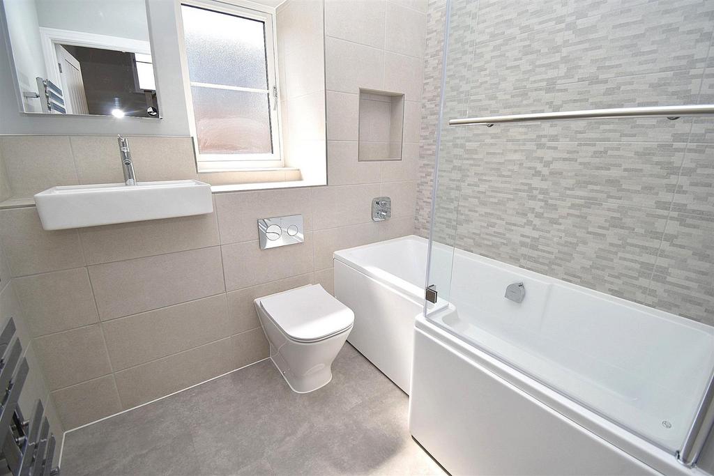 Bathroom - 17.JPG