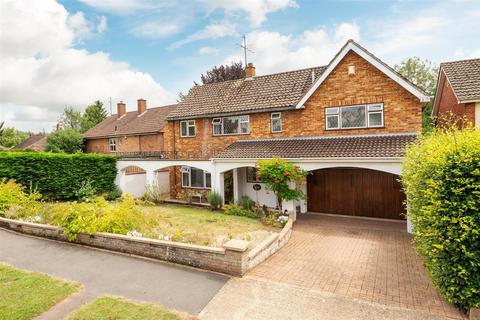 4 bedroom detached house for sale, Cranborne Avenue, Hitchin