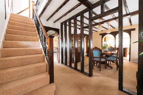 4 bedroom detached house for sale, Cranborne Avenue, Hitchin