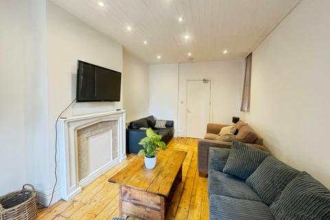 16 Beech Grove, Manchester, M14 6UY