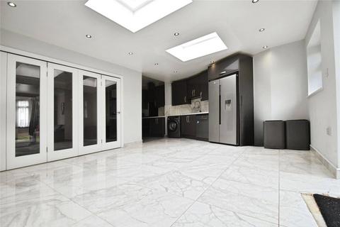 3 bedroom semi-detached house to rent, Beechwood Gardens, Ilford, IG5