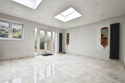 3 bedroom semi-detached house to rent, Beechwood Gardens, Ilford, IG5