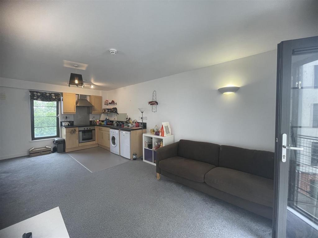 Kitchen / Living Room