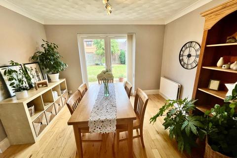 3 bedroom link detached house for sale, Redhuish Close, Milton Keynes