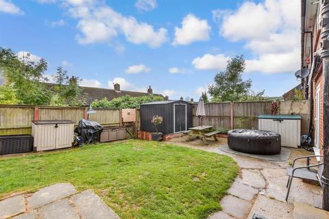 16 Brabner Close, Folkestone, CT19 6LW