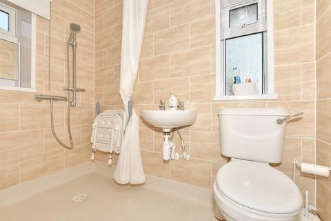 16 Brabner Close, Folkestone, CT19 6LW