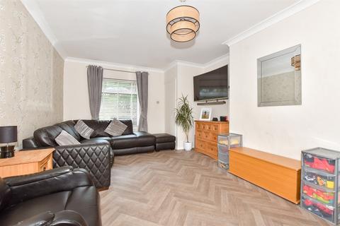 16 Brabner Close, Folkestone, CT19 6LW