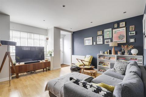 3 bedroom terraced house for sale, Meadow Road, Netherfield NG4