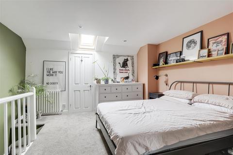 3 bedroom terraced house for sale, Meadow Road, Netherfield NG4