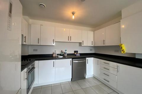 1 bedroom flat to rent, Constantine House,  Varcoe Gardens , Hayes , UB3 2FF