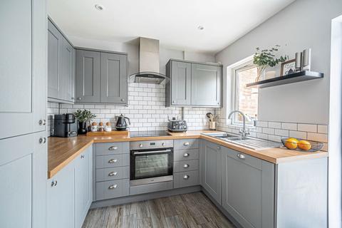 7 Dellands, Overton, Basingstoke, RG25 3LD
