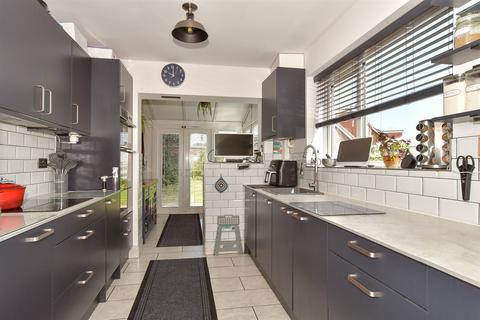 27 Darent Mead, Sutton At Hone, Dartford, DA4 9EH