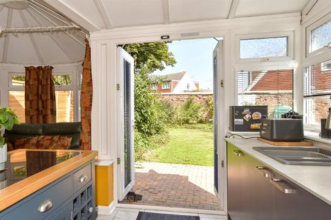 27 Darent Mead, Sutton At Hone, Dartford, DA4 9EH