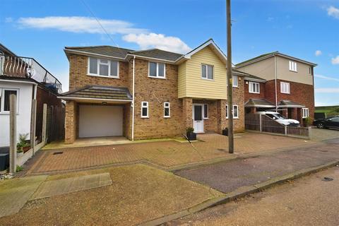 4 bedroom detached house for sale, Chapman Road, Canvey Island SS8