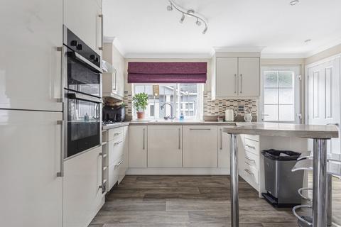 2 bedroom park home for sale, Nightingale Rise, Addlestone KT15