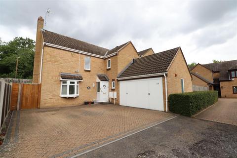5 bedroom detached house for sale, Milfoil Avenue, Conniburrow, Milton Keynes