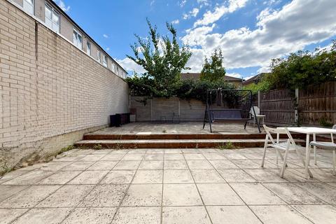 4 bedroom flat to rent, 1 Kingfield Street, London E14