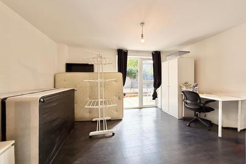 4 bedroom flat to rent, 1 Kingfield Street, London E14