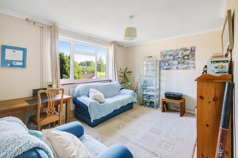 7 Elizabeth Crescent, East Grinstead, RH19 3HY