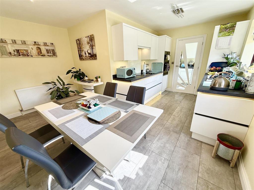 Kitchen dining