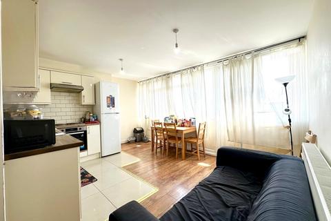 4 bedroom flat to rent, Olney Road, London SE17