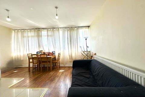 4 bedroom flat to rent, Olney Road, London SE17