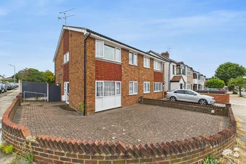 4 bedroom semi-detached house for sale, Mowbrays Road, Romford