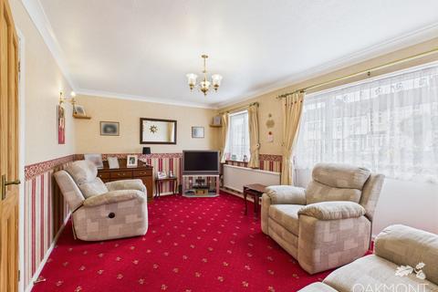 4 bedroom semi-detached house for sale, Mowbrays Road, Romford