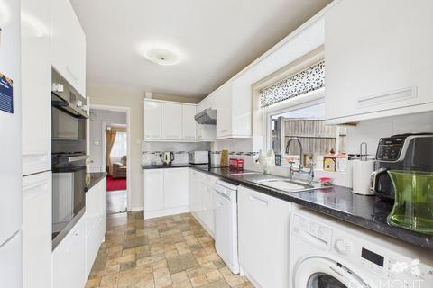 4 bedroom semi-detached house for sale, Mowbrays Road, Romford