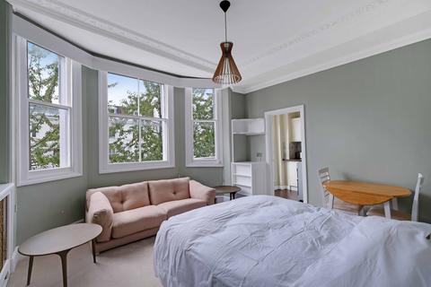 Studio to rent, Palace Gardens Terrace, W8