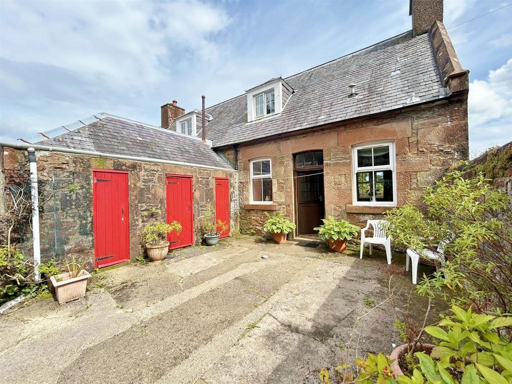 Enclosed courtyard