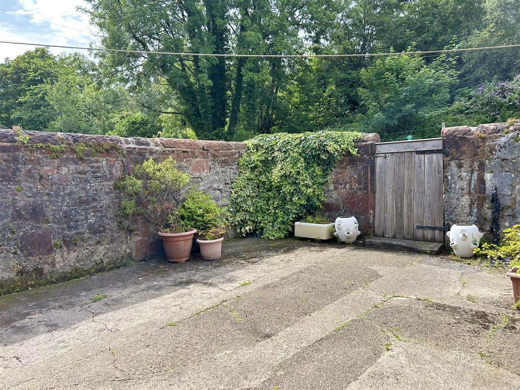 Enclosed courtyard