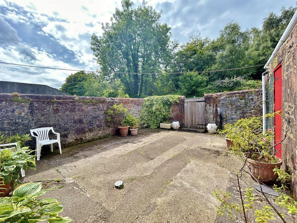 Enclosed courtyard