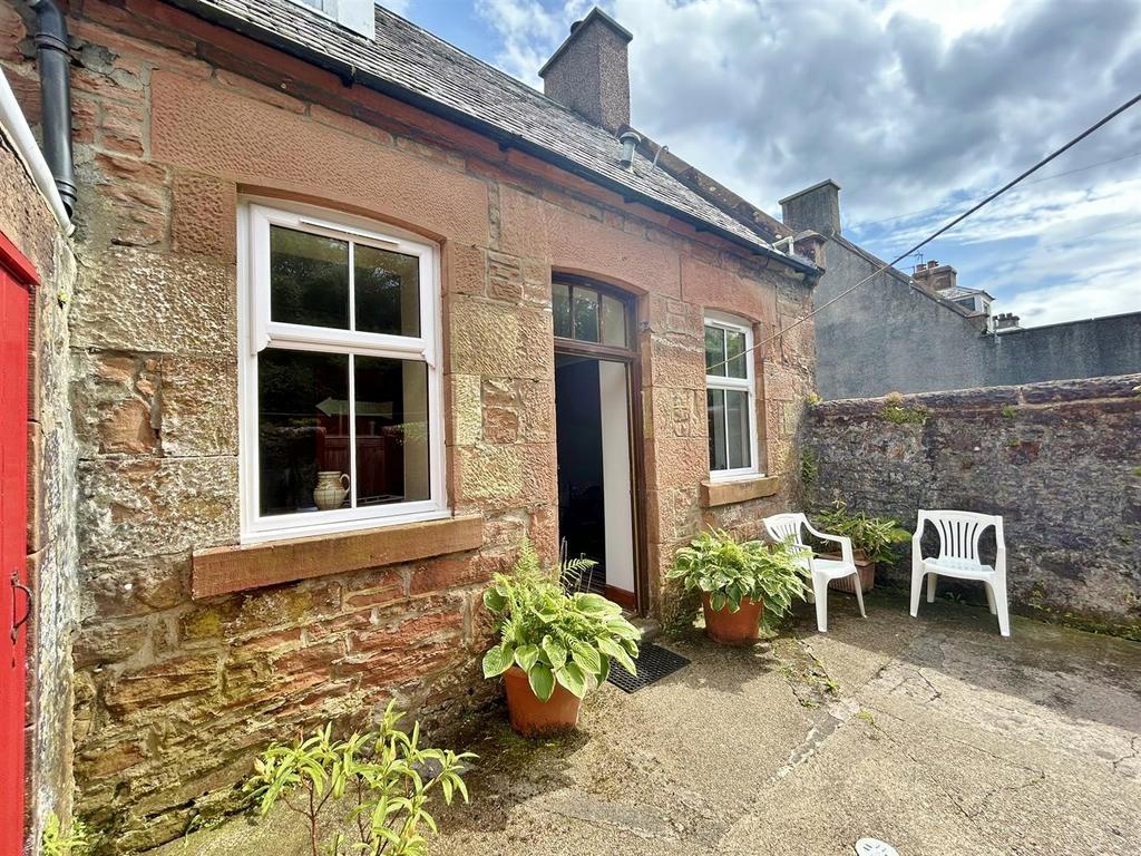 Enclosed courtyard