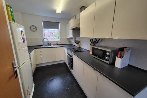 2 bedroom apartment for sale, Yew Street, Hulme, Manchester. M15 5YW