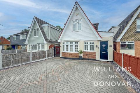 92 Burnham Road, Hullbridge, Hockley, SS5 6HQ