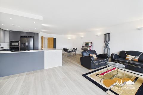 2 bedroom apartment for sale, Oyster Quay, Port Solent PO6