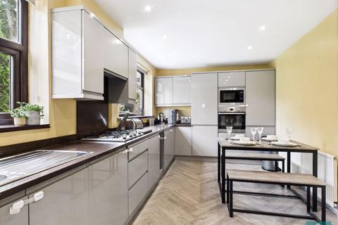 3 bedroom detached house for sale, Bickerstaffe Close, Oldham OL2
