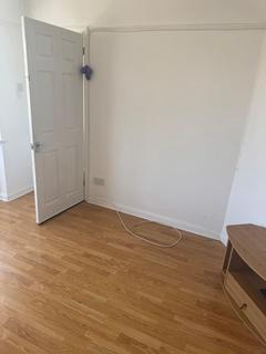 2 bedroom flat to rent, Hayes UB4